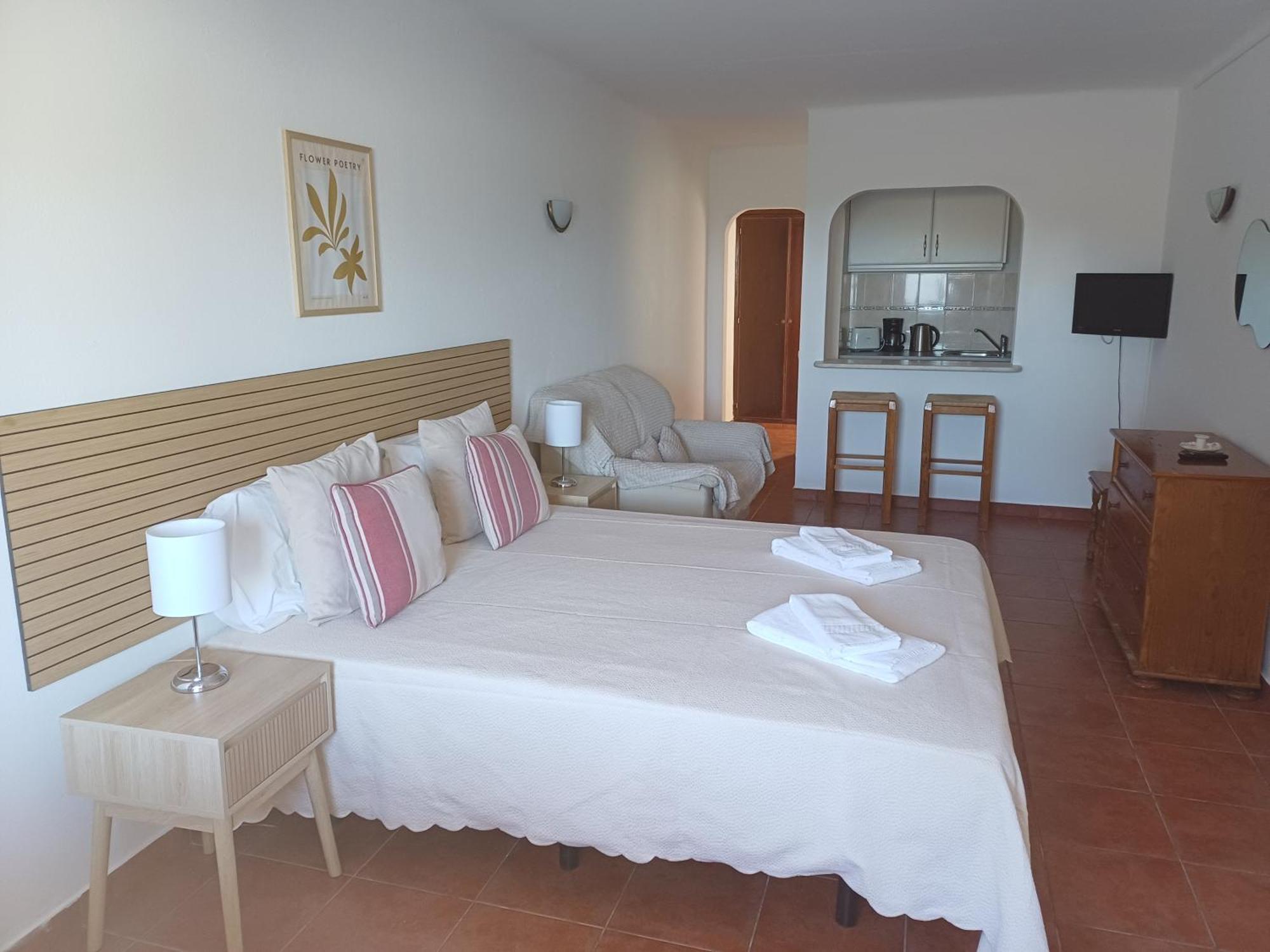 Apartamentos Salema Praia Club Ngoại thất bức ảnh